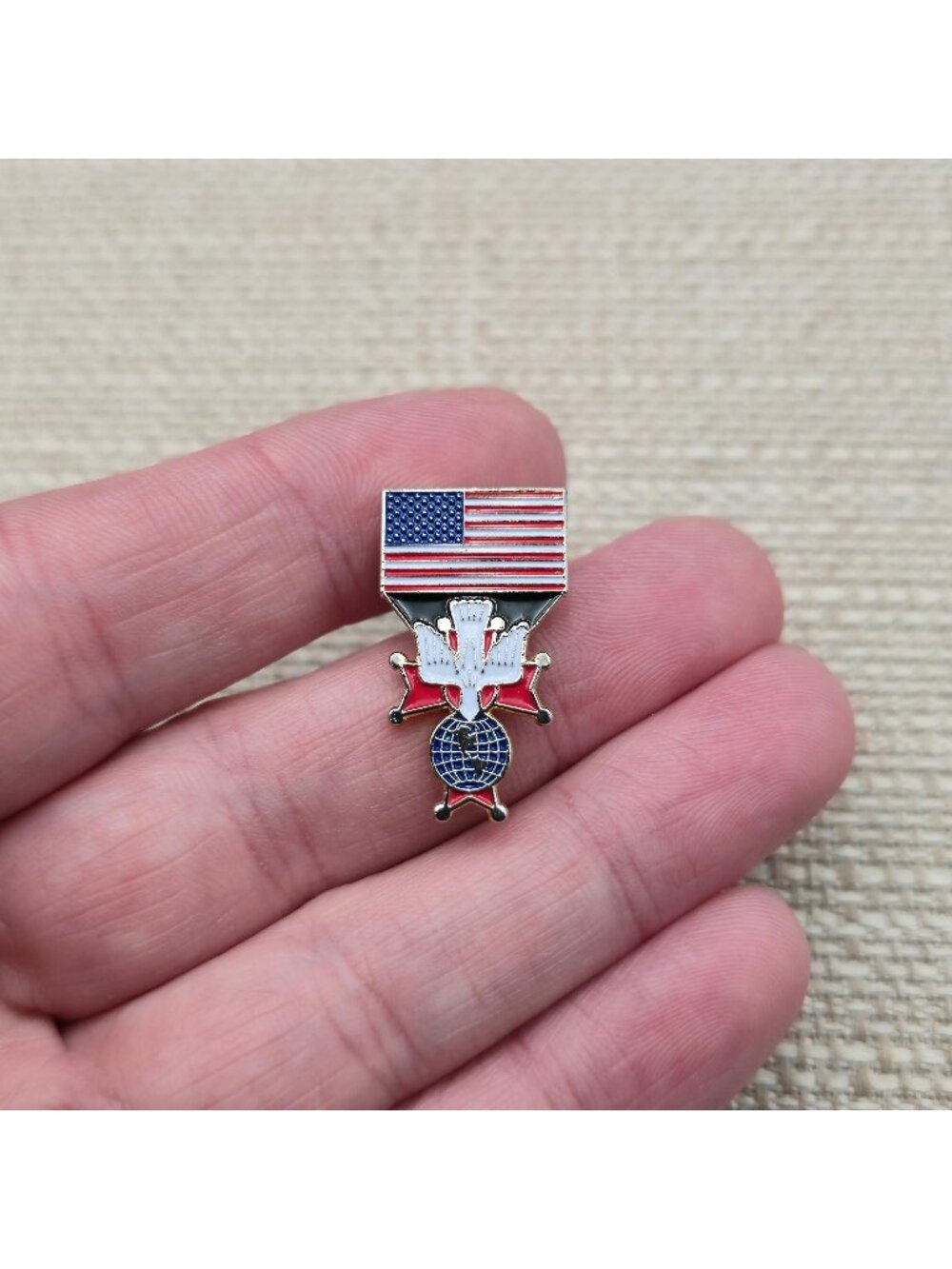 Knights of Columbus 4th Degree Lapel Pin USA Flag Dove Globe Emblem A8983